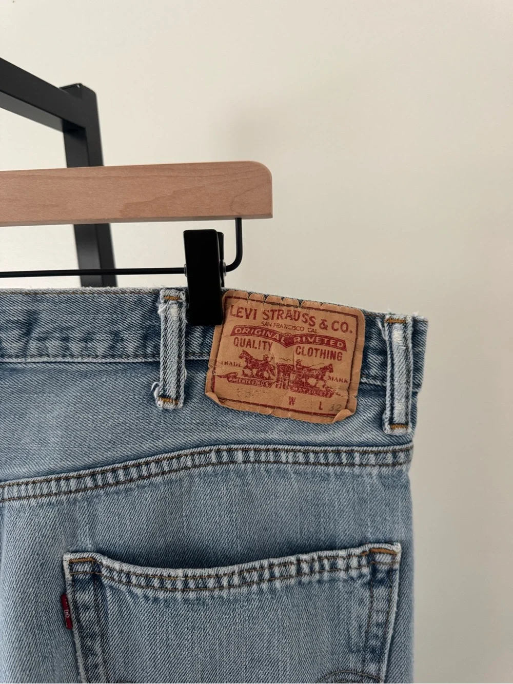Levi's Women’s/Men's Light Blue Relaxed Straight Jeans